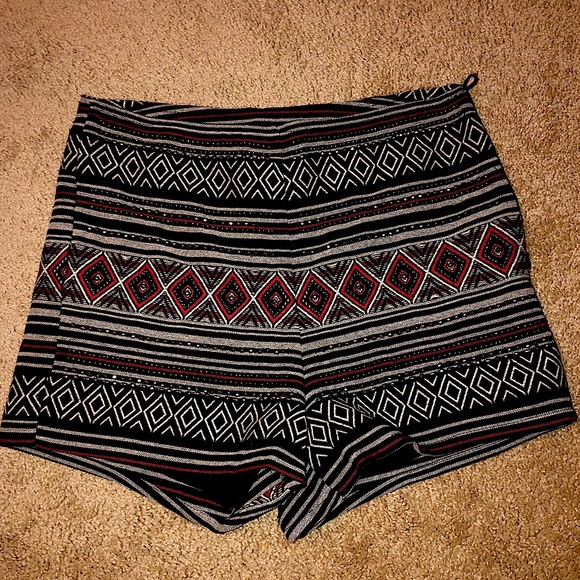 Aztec shorts - Picture 1 of 6